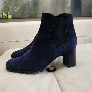 MASCARÓ  Elegant Navy Suede Ankle Boots. New Condition.